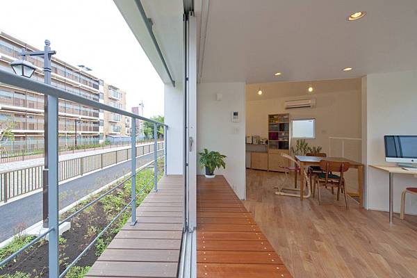 1318968590-12balconybench-1000x666.jpg