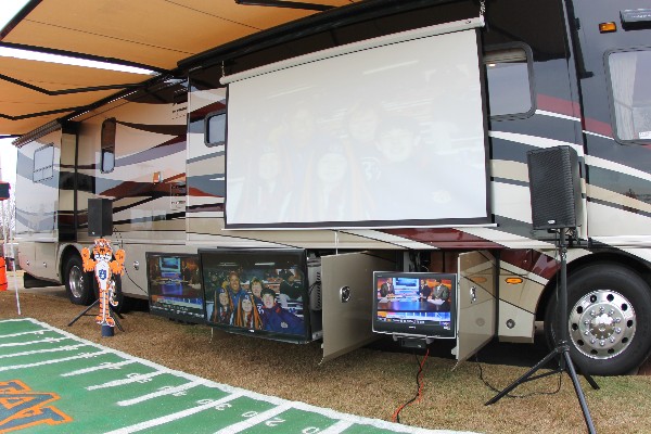 RV_Mobile_Theater4.jpg