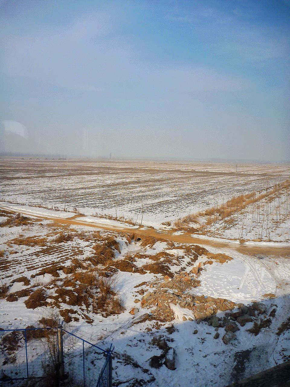 列車越往北,窗外的景色越雪白 列車越往北,窗外的景色越雪白