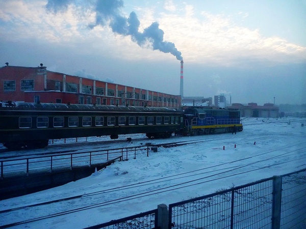 看到越來越多列車,應該快到站了 看到越來越多列車,應該快到站了