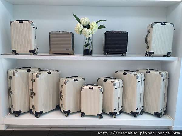 rimowa limbo creme white