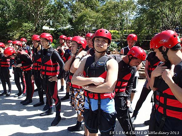 041 PA120007 著完裝聽訓.JPG