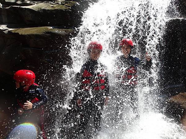 253 PA120125 沖瀑布.JPG