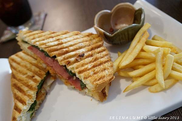 132 DSC04385 經典火腿起司三明治.JPG 132 DSC04385 經典火腿起司三明治.JPG