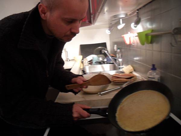 Making crepes 