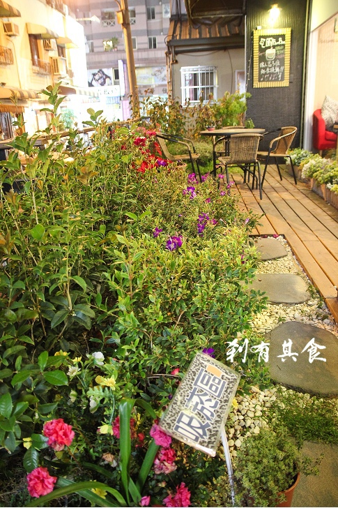 [台中/北區] 瓦圖廚房 @很溫馨有媽媽味道的療癒系餐廳 盆栽奶茶之我吃土了