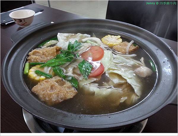 高雄=四季涮牛肉 涮牛肉片就像牛排肉一樣美=-四季涮牛肉