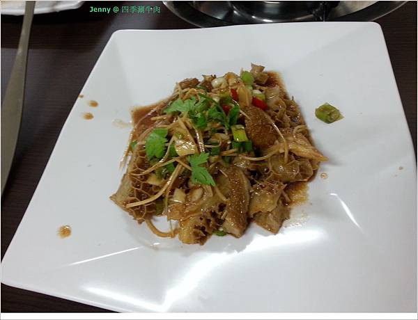 高雄=四季涮牛肉 涮牛肉片就像牛排肉一樣美=-四季涮牛肉