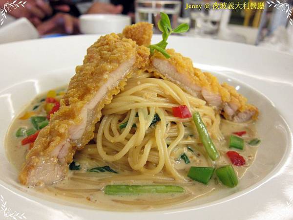 高雄=<食>夜坡義大利餐廳 人潮眾多排隊店=-夜坡義大利餐廳 高雄=<食>夜坡義大利餐廳 人潮眾多排隊店=-夜坡義大利餐廳