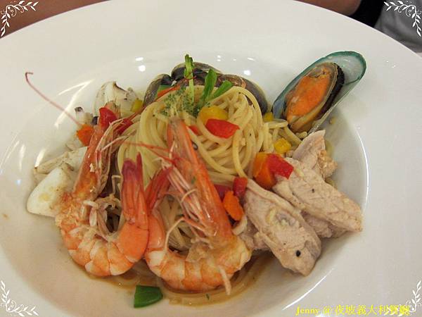 高雄=<食>夜坡義大利餐廳 人潮眾多排隊店=-夜坡義大利餐廳 高雄=<食>夜坡義大利餐廳 人潮眾多排隊店=-夜坡義大利餐廳