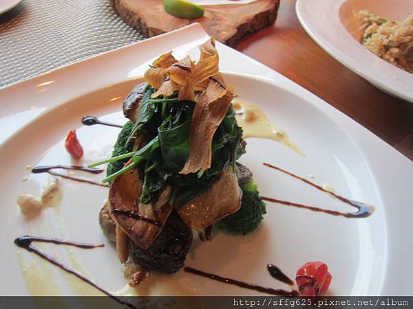 高雄鼓山區=<食>蜜熊窯烤披薩蔬食新選擇 披薩也能端上桌=-蜜熊窯烤披薩 高雄鼓山區=<食>蜜熊窯烤披薩蔬食新選擇 披薩也能端上桌=-蜜熊窯烤披薩