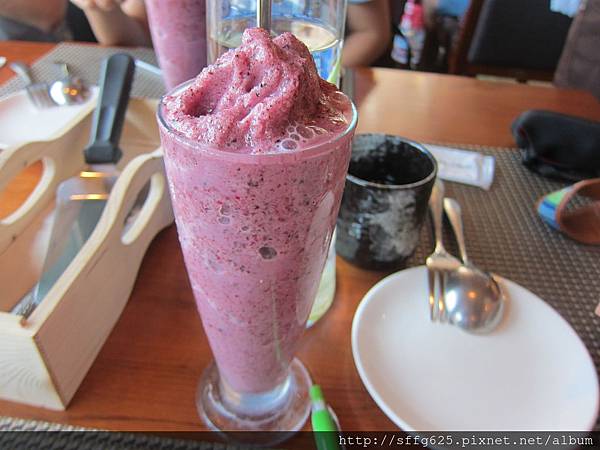 高雄鼓山區=<食>蜜熊窯烤披薩蔬食新選擇 披薩也能端上桌=-蜜熊窯烤披薩 高雄鼓山區=<食>蜜熊窯烤披薩蔬食新選擇 披薩也能端上桌=-蜜熊窯烤披薩