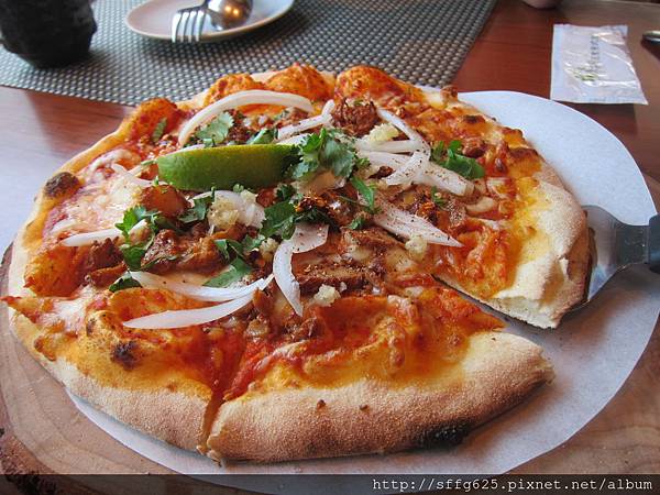 高雄鼓山區=<食>蜜熊窯烤披薩蔬食新選擇 披薩也能端上桌=-蜜熊窯烤披薩 高雄鼓山區=<食>蜜熊窯烤披薩蔬食新選擇 披薩也能端上桌=-蜜熊窯烤披薩