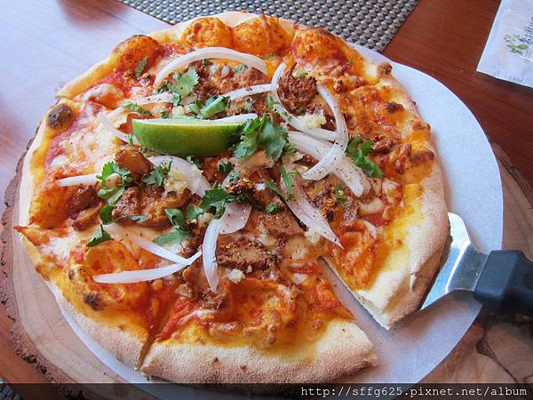 高雄鼓山區=<食>蜜熊窯烤披薩蔬食新選擇 披薩也能端上桌=-蜜熊窯烤披薩 高雄鼓山區=<食>蜜熊窯烤披薩蔬食新選擇 披薩也能端上桌=-蜜熊窯烤披薩