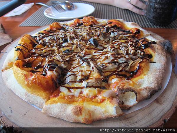 高雄鼓山區=<食>蜜熊窯烤披薩蔬食新選擇 披薩也能端上桌=-蜜熊窯烤披薩 高雄鼓山區=<食>蜜熊窯烤披薩蔬食新選擇 披薩也能端上桌=-蜜熊窯烤披薩