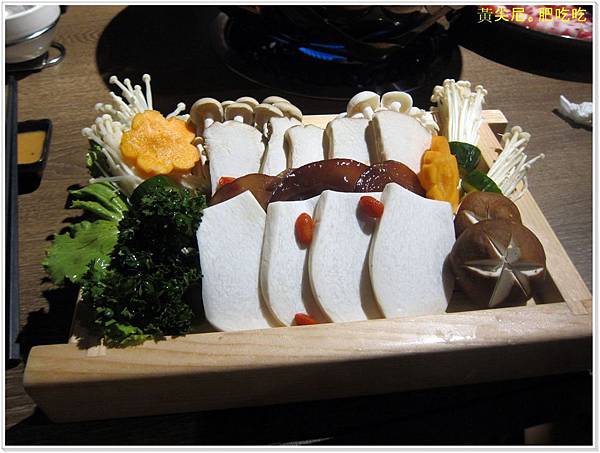 高雄前金區=<食>右京棧 讓我們全家讚不絕口~ 文末有肉品招待券抽獎=-右京棧