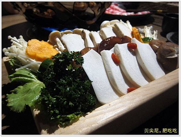 高雄前金區=<食>右京棧 讓我們全家讚不絕口~ 文末有肉品招待券抽獎=-右京棧