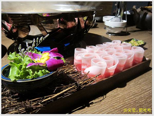 高雄前金區=<食>右京棧 讓我們全家讚不絕口~ 文末有肉品招待券抽獎=-右京棧