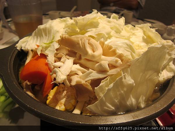 高雄鹽埕區=<食>城市商旅-高雄真愛館~ 家族聚餐新據點合菜攤=-城市商旅 高雄鹽埕區=<食>城市商旅-高雄真愛館~ 家族聚餐新據點合菜攤=-城市商旅