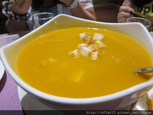 高雄左營區=<食>東方宴~家庭聚餐好選擇融合港式及熱炒=-東方宴 高雄左營區=<食>東方宴~家庭聚餐好選擇融合港式及熱炒=-東方宴