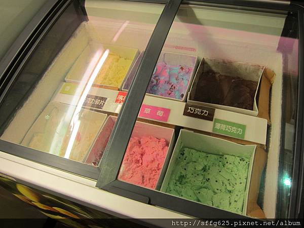 高雄左營區=<食>瘋牛排洋食自由店~兩人份牛排都比我手還大了=-瘋牛排洋食 高雄左營區=<食>瘋牛排洋食自由店~兩人份牛排都比我手還大了=-瘋牛排洋食