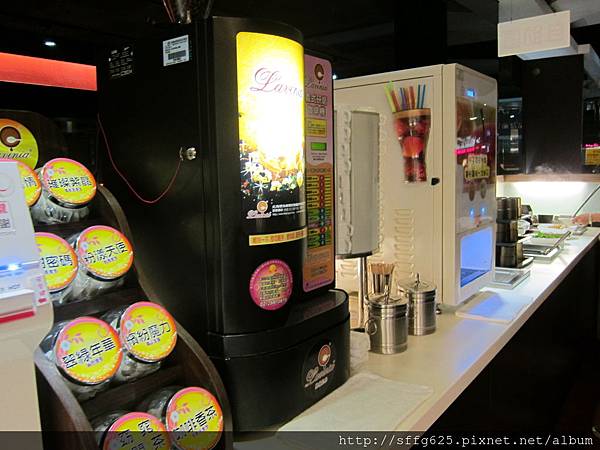 高雄左營區=<食>瘋牛排洋食自由店~兩人份牛排都比我手還大了=-瘋牛排洋食 高雄左營區=<食>瘋牛排洋食自由店~兩人份牛排都比我手還大了=-瘋牛排洋食