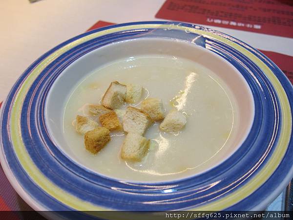 高雄左營區=<食>瘋牛排洋食自由店~兩人份牛排都比我手還大了=-瘋牛排洋食 高雄左營區=<食>瘋牛排洋食自由店~兩人份牛排都比我手還大了=-瘋牛排洋食