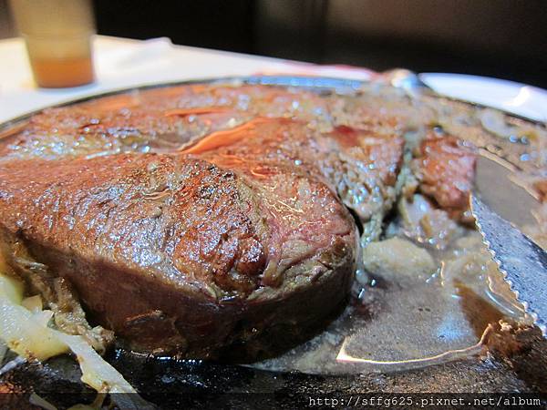 高雄左營區=<食>瘋牛排洋食自由店~兩人份牛排都比我手還大了=-瘋牛排洋食 高雄左營區=<食>瘋牛排洋食自由店~兩人份牛排都比我手還大了=-瘋牛排洋食