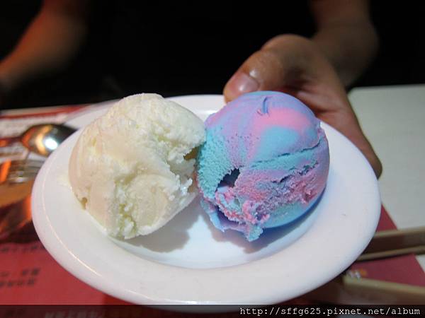 高雄左營區=<食>瘋牛排洋食自由店~兩人份牛排都比我手還大了=-瘋牛排洋食 高雄左營區=<食>瘋牛排洋食自由店~兩人份牛排都比我手還大了=-瘋牛排洋食