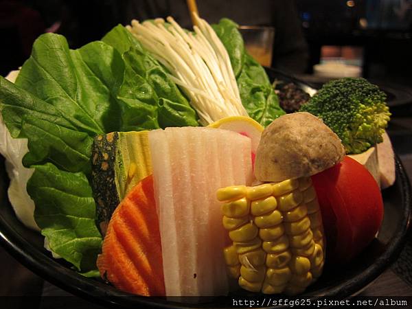 高雄左營區=<食>次迴麻辣鍋物 ~ 可是我比較愛昆布=-次迴麻辣鍋物