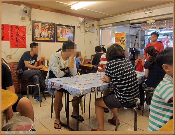 高雄旗山區=<食>三哥臭豆腐 每次不管哪時來人都多=-三哥臭豆腐 高雄旗山區=<食>三哥臭豆腐 每次不管哪時來人都多=-三哥臭豆腐