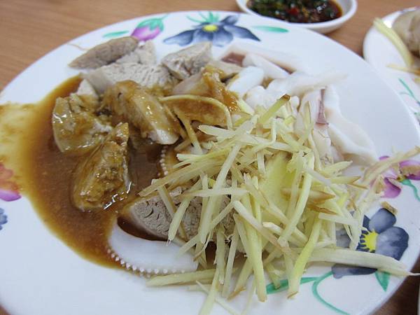 高雄鼓山區=<食>王義雞肉飯(文信店)~這這這...雞肉飯也太美味了吧=-王義雞肉飯 高雄鼓山區=<食>王義雞肉飯(文信店)~這這這...雞肉飯也太美味了吧=-王義雞肉飯