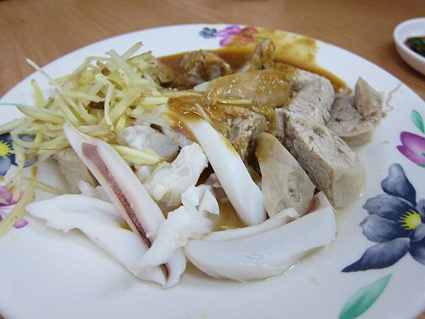 高雄鼓山區=<食>王義雞肉飯(文信店)~這這這...雞肉飯也太美味了吧=-王義雞肉飯 高雄鼓山區=<食>王義雞肉飯(文信店)~這這這...雞肉飯也太美味了吧=-王義雞肉飯