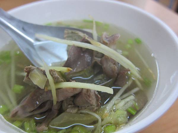 高雄鼓山區=<食>王義雞肉飯(文信店)~這這這...雞肉飯也太美味了吧=-王義雞肉飯 高雄鼓山區=<食>王義雞肉飯(文信店)~這這這...雞肉飯也太美味了吧=-王義雞肉飯