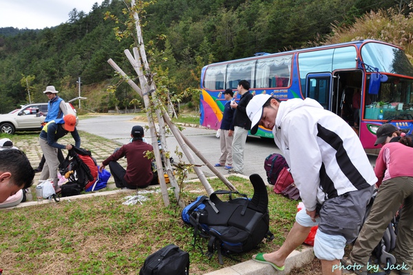 收拾行裝準備上車 收拾行裝準備上車