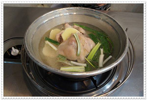 DSC00109 傳說中的陳玉華一支雞.JPG