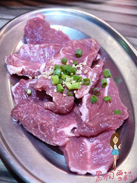 日本沖繩 我那霸燒肉店-豬頰肉.jpg