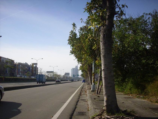 以前上班的路上,大老遠就看的見醒目的童綜和醫院 以前上班的路上,大老遠就看的見醒目的童綜和醫院