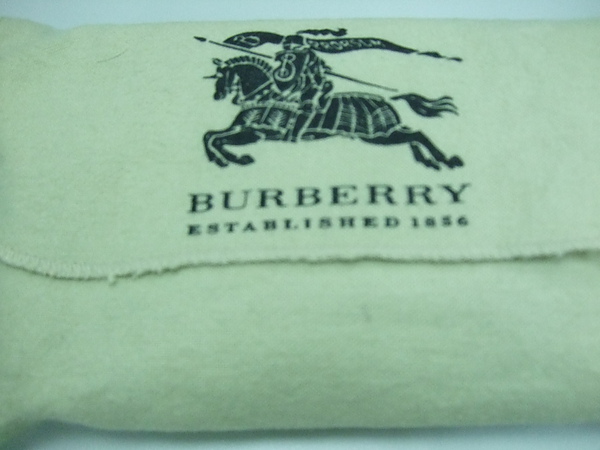 Burberry的皮包袋子