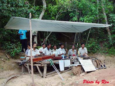 0530-phnom bakheng01.jpg 0530-phnom bakheng01.jpg