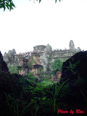 0530-phnom bakheng08.jpg 0530-phnom bakheng08.jpg