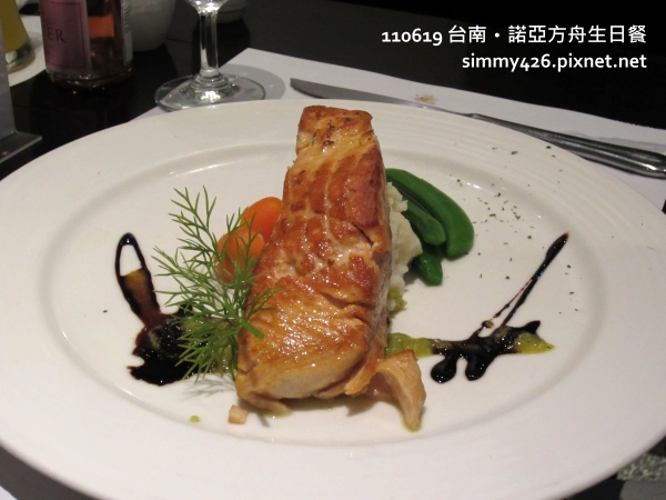 挪威鮭魚佐綠番茄沙司(2).JPG