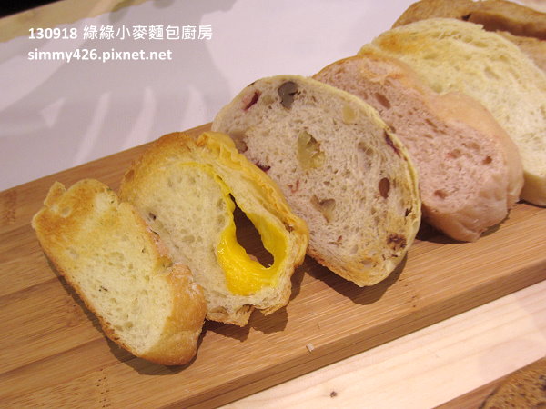 經典烤盤餐 麵包(4)