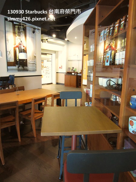 Starbucks 台南府榮門市(3)