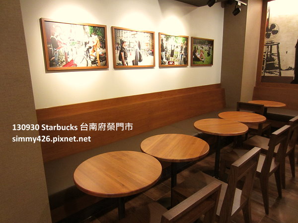 Starbucks 台南府榮門市(8)