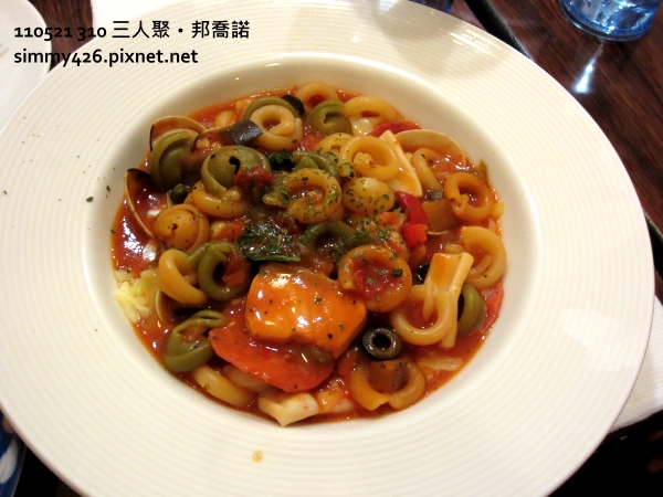 Salami 海鮮起士紅醬小帽子麵.JPG