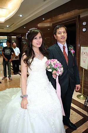 1391579492-4133153007_m - 新秘Yuki, 新娘秘書, 台北新秘, 高雄新秘, 新秘彩妝造型, 白色夢幻新秘Yuki, 婚禮婚紗造型, 自助婚紗造型, 婚紗造型, 新娘彩妝造型, 婚禮彩妝造型, 婚紗造型, 自然風格造型, 花草風新秘造型, 花藝設計, 新娘捧花, 新娘飾品, 婚紗飾品, 婚紗捧花