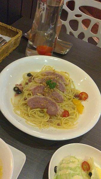 969880_620063094679160_2121811033_n