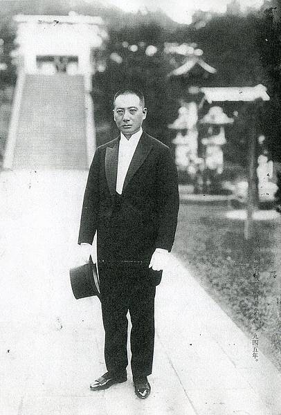 01.1945年，精通日語、擅長交際手腕的許丙，憑著人脈加上努力，成為日本貴族院議員(當時最高的政治頭銜)