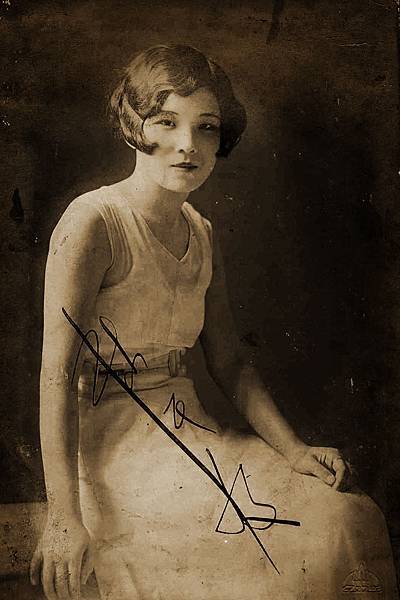 01.林氏好簽名照 (林章峰提供)